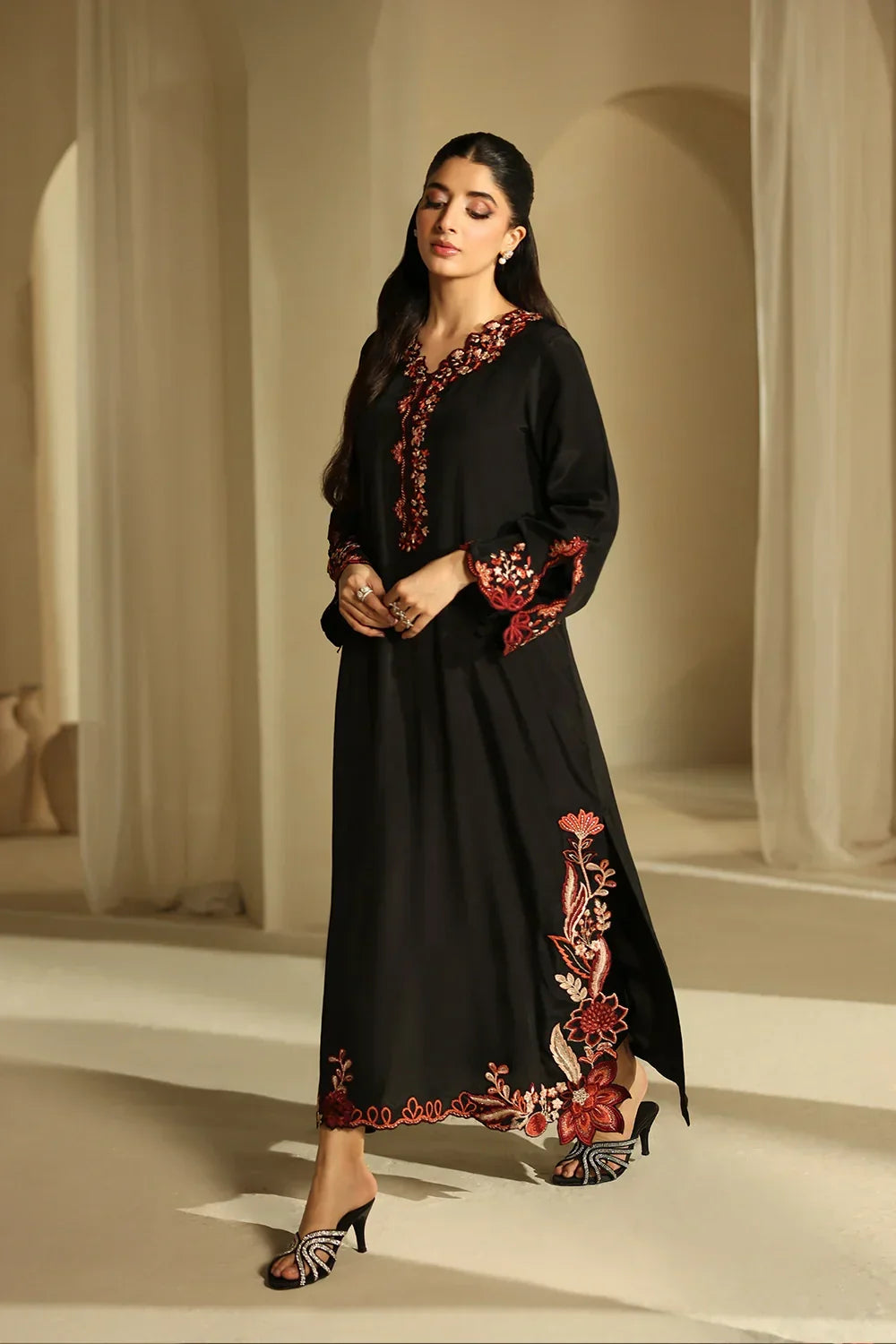 Black Rose - 2pc Embroidered